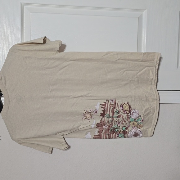 NWT Trust The Universe womens graphic tshirt size S - Picture 2 of 3